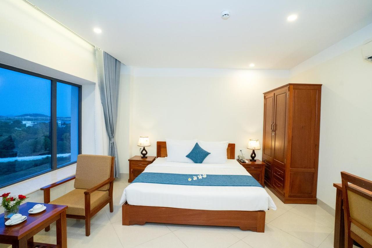 Navy Cam Ranh